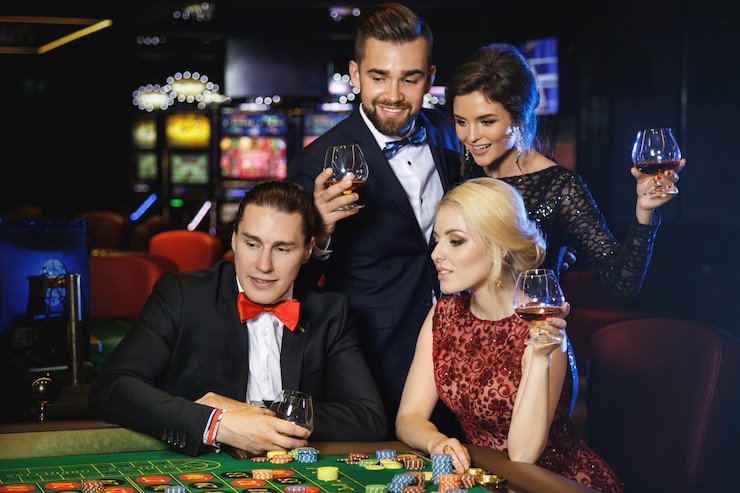 Antarmuka aplikasi pwktoto menampilkan permainan slot dan menu navigasi utama